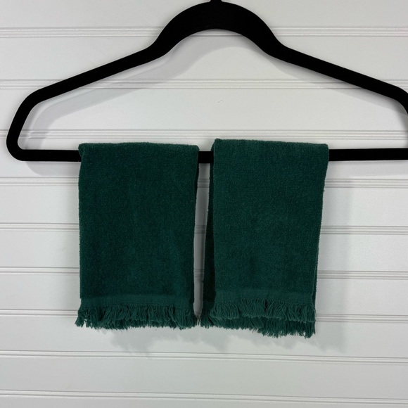 Vintage Christmas green fingertip towels. - Picture 2 of 2